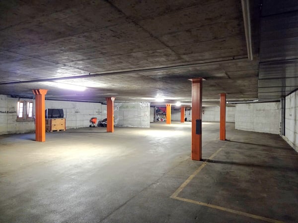 Praktischer Parkplatz in Einstellhalle in Breiten-Mörel 3