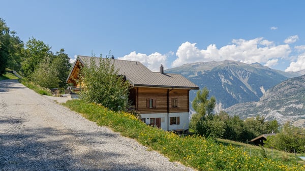 Doppelhaushälfte an ruhiger Lage in Eischoll