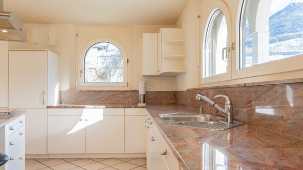 Grosszügiges Einfamilienhaus an ruhiger und sonniger Lage in Bitsch 4