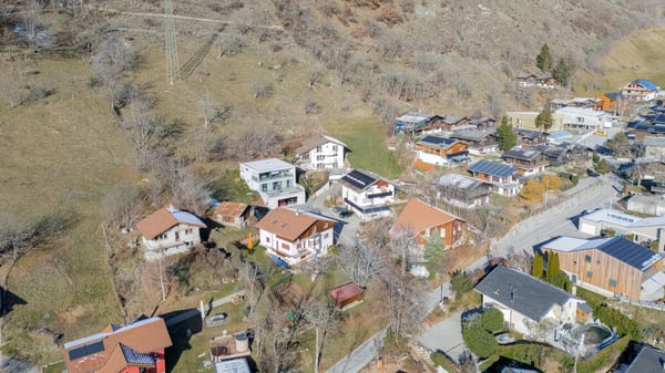 Grosszügiges Einfamilienhaus an ruhiger und sonniger Lage in Bitsch 8