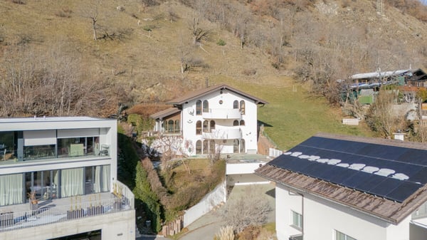 Grosszügiges Einfamilienhaus an ruhiger und sonniger Lage in Bitsch 1