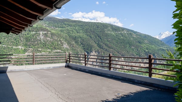Zweifamilienchalet an ruhiger Lage in Vex 8