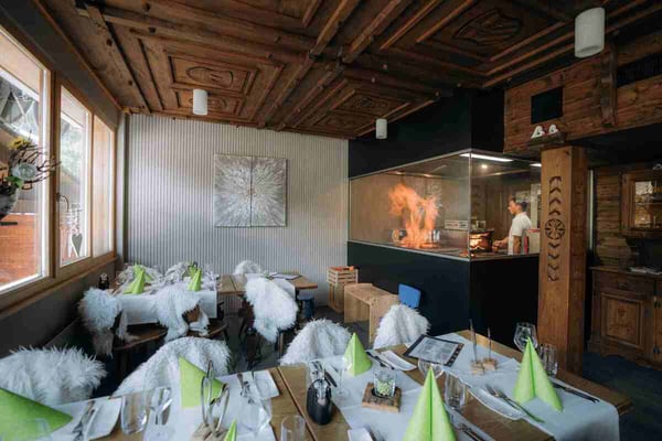 ZU MIETEN: Erstklassiges Hotel-Restaurant RONALP in Bürchen an top Lag 11