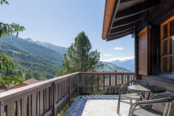 Reizendes Ferienchalet mit viel Ambience in Bürchen 3
