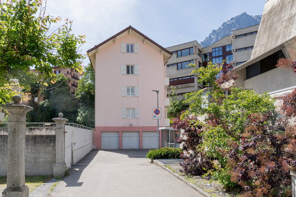 Mehrfamilienhaus mit 8 Wohnungen im Herzen von Brig 1