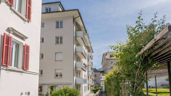 Aussichtsreiche 1.5-Zimmerwohnung am Schlossgarten von Brig 3