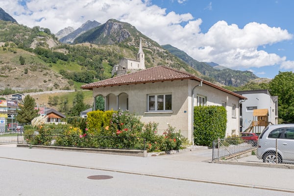 Einladendes Einfamilienhaus im Zentrum von Raron 1