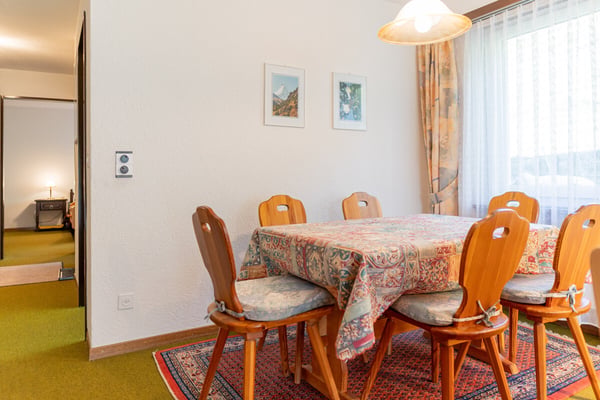 Klein und fein  heimelige 2-Zimmerwohnung mit Weitblick in Grächen 8