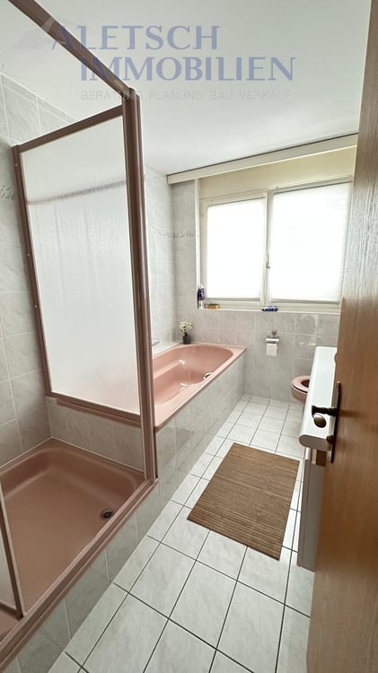 Zentrale 4.5-Zimmer-Wohnung mit Süd gerichtetem Balkon, mitten im Dorf 12