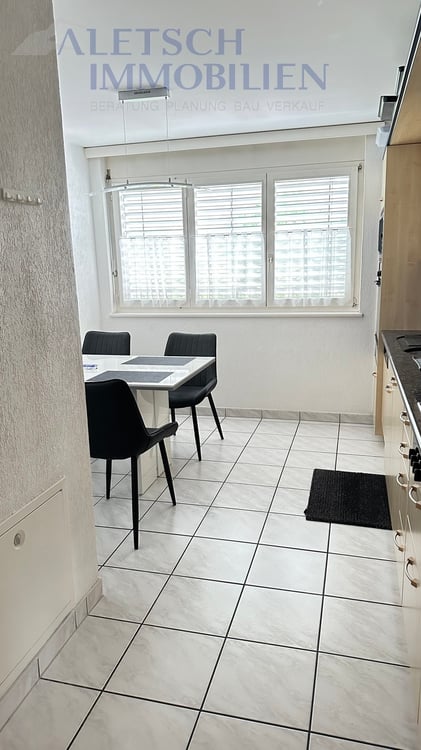 Zentrale 4.5-Zimmer-Wohnung mit Süd gerichtetem Balkon, mitten im Dorf 10