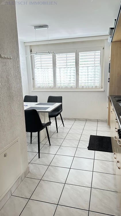 Zentrale 4.5-Zimmer-Wohnung mit Süd gerichtetem Balkon, mitten im Dorf 10