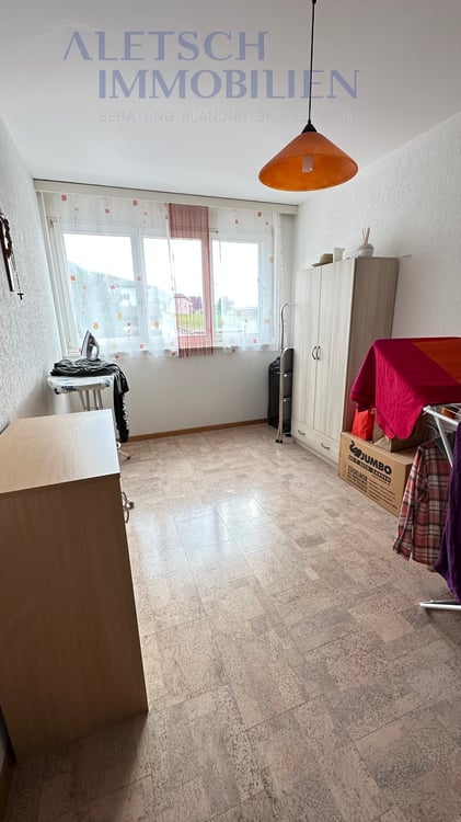 Zentrale 4.5-Zimmer-Wohnung mit Süd gerichtetem Balkon, mitten im Dorf 8