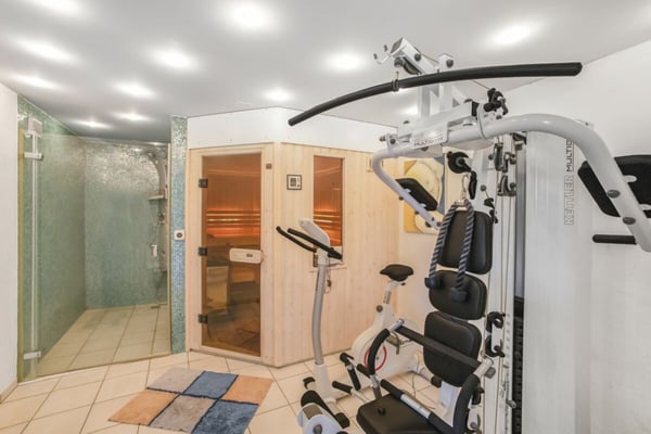 RESERVIERT - exklusives 2.5 Zi-Einfamilienhaus mit Schwimmteich an idyllischer Lage 10