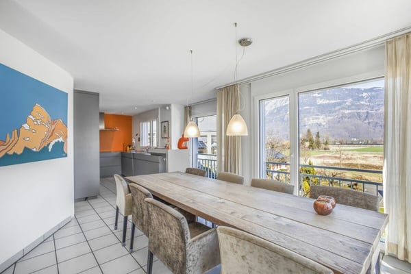 RESERVIERT - exklusives 2.5 Zi-Einfamilienhaus mit Schwimmteich an idyllischer Lage 2