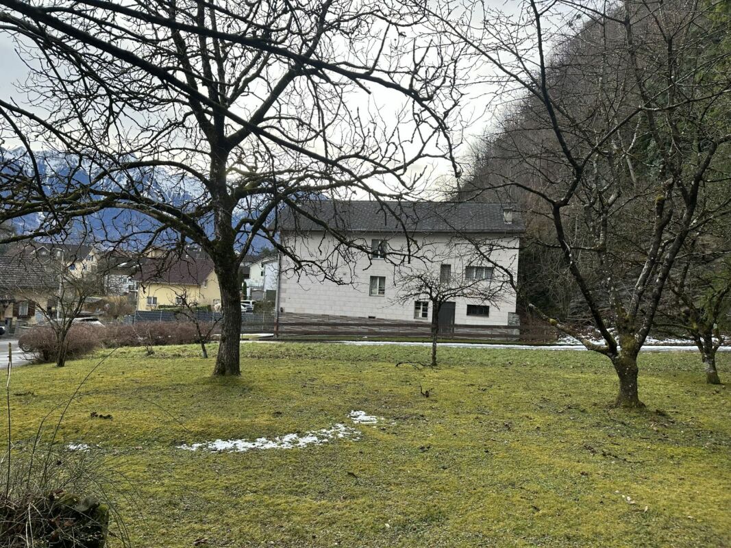 787 m2 Bauland in der Dorfkernzone Sevelen mit altem Wohnhaus und Scheune