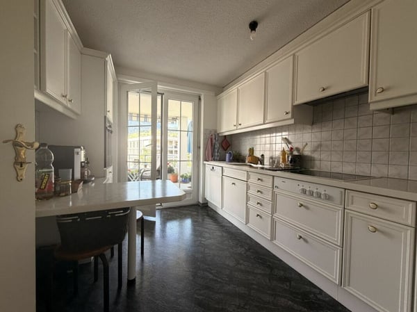 charmante 4 ½ - Zimmerwohnung an attraktiver und sonniger Wohnlage 2