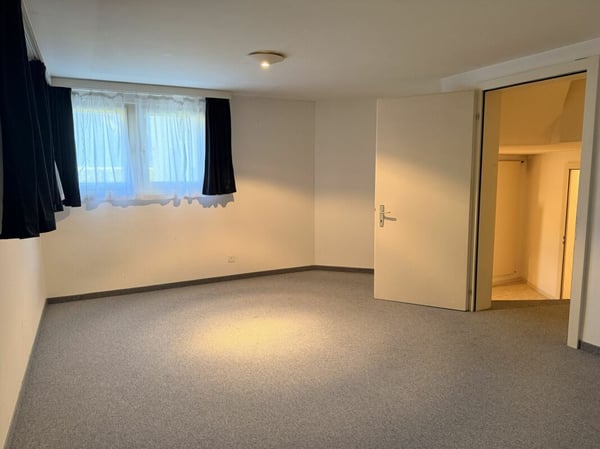 8 ½-Zi.-Einfamilienhaus mit 1 ½-Zi.-Wohnung an idyllischer Wohnlage mit herrlichem Weitblick 11