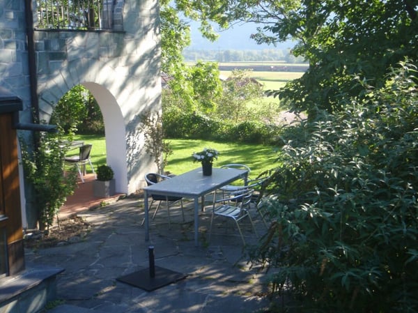 8 ½-Zi.-Einfamilienhaus mit 1 ½-Zi.-Wohnung an idyllischer Wohnlage mit herrlichem Weitblick 12