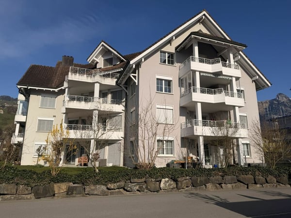charmante 2 ½ - Zimmerwohnung an attraktiver und sonniger Wohnlage 1