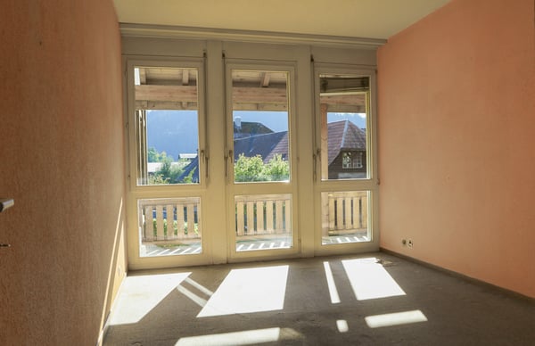 zu verkaufen an zentraler Lage, 1½ Zi-Wohnung, - zum Renovieren 6