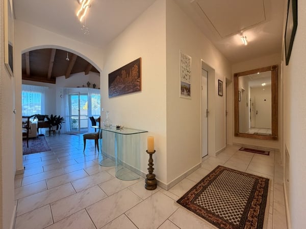 Gepflegte 4.5-Zimmer-Wohnung mit Weitblick, Abendsonne und grosser Doppelgarage 10