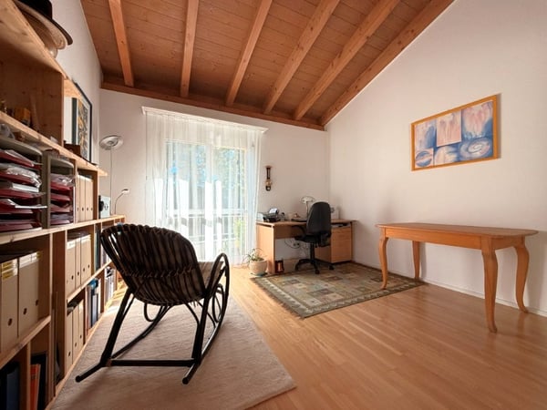 Gepflegte 4.5-Zimmer-Wohnung mit Weitblick, Abendsonne und grosser Doppelgarage 6