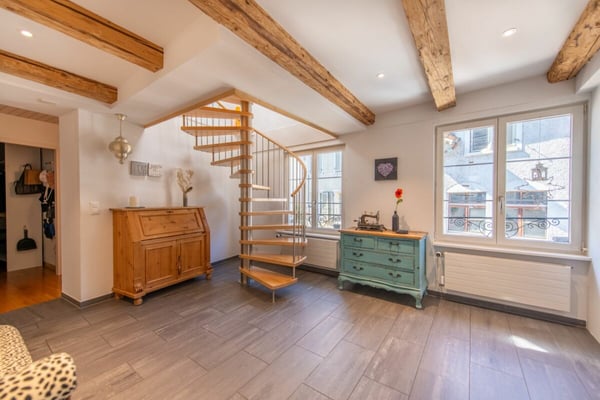 Altbauflair & 17 m² Terrasse: Exklusive Duplexwohnung über den Dächern von Solothurn 7