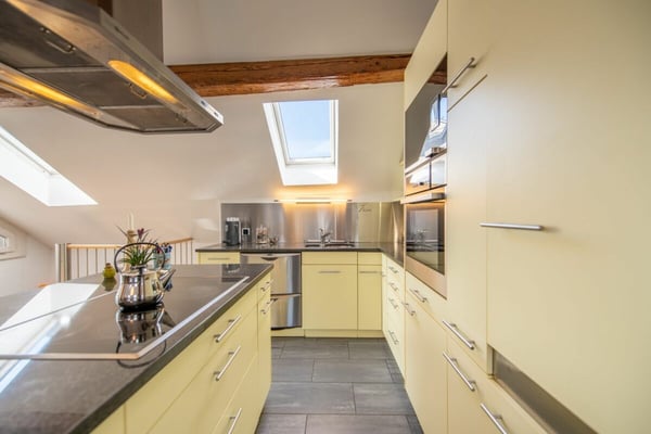 Altbauflair & 17 m² Terrasse: Exklusive Duplexwohnung über den Dächern von Solothurn 4