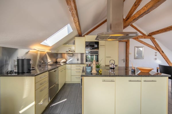 Altbauflair & 17 m² Terrasse: Exklusive Duplexwohnung über den Dächern von Solothurn 3