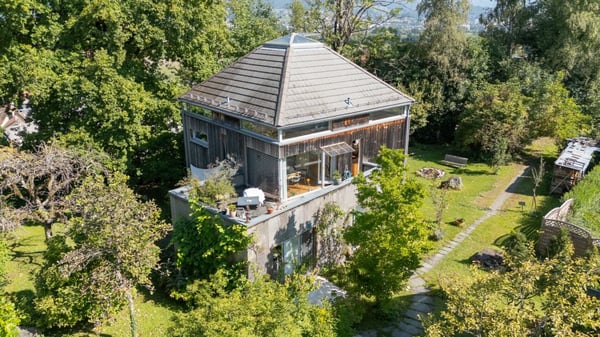 Idylle pur: Grosszügiges Traumhaus mit Weitsicht und besonderer Architektur 1
