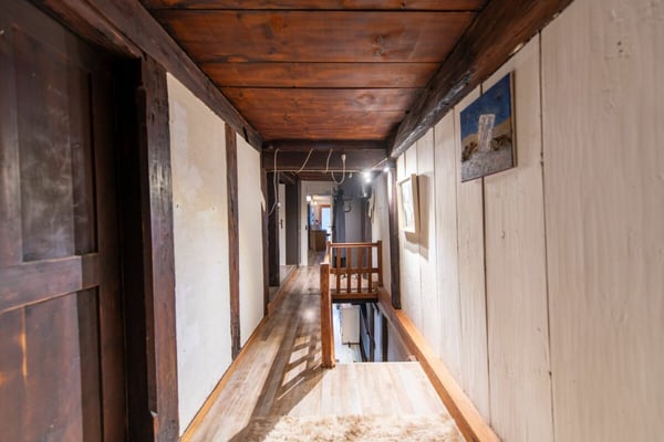 Grosses Bauernhaus direkt am Bach mit Landparzelle und Ausbaupotenzial 10