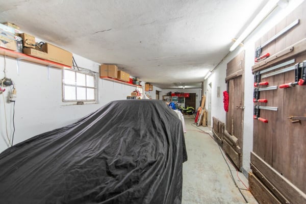 Grosses Bauernhaus direkt am Bach mit Landparzelle und Ausbaupotenzial 13