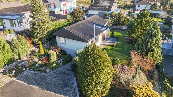 Einziehen & Wohlfühlen: Lichtdurchflutetes 1.5-Zimmer Einfamilienhaus in Bettlach 23