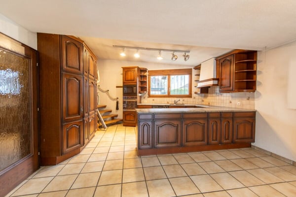 Ihr Rückzugsort mit Wintergarten, Teich und vielseitigem Nebenhaus 2