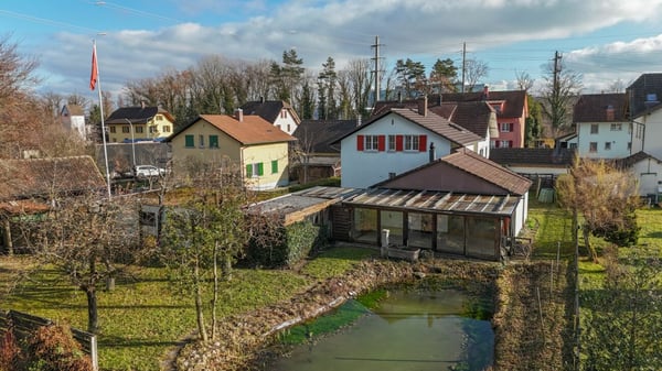 Ihr Rückzugsort mit Wintergarten, Teich und vielseitigem Nebenhaus 1