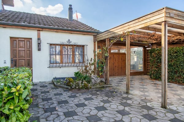 Ihr Rückzugsort mit Wintergarten, Teich und vielseitigem Nebenhaus 26