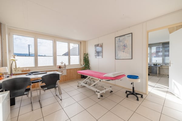 Attraktive Gewerberäume an bester Lage in Aarberg 1