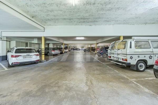 Seltene Anlagegelegenheit: Einstellhalle mit 31 Einstellhallenplätzen 2