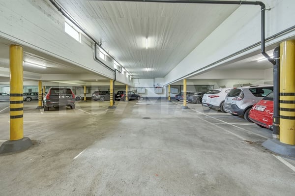 Seltene Anlagegelegenheit: Einstellhalle mit 31 Einstellhallenplätzen 9
