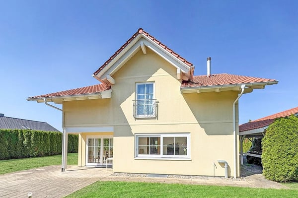 Freistehendes Einfamilienhaus mit Stil und Privacy 12