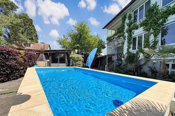 Zweifamilienhaus mit Pool und traumhaftem Garten an der Worble 2