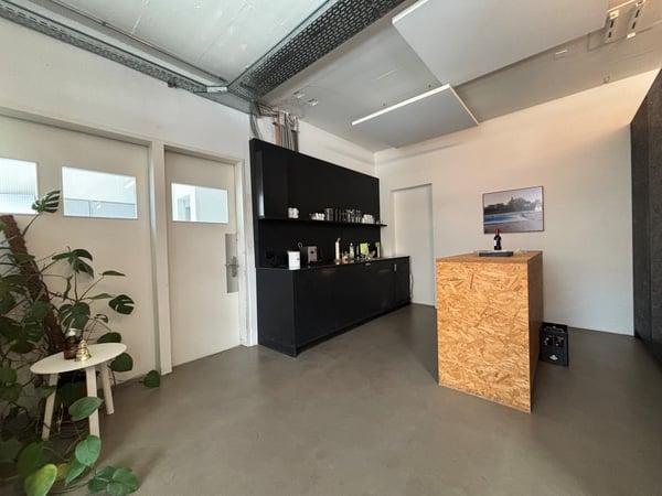 Büro-/Gewerberäumlichkeiten 145.9 m2 3