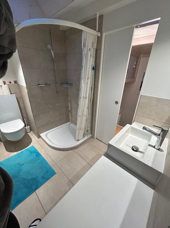 Geräumiges 7.5-Zimmer-Doppeleinfamilienhaus in Urtenen-Schönbühl 7
