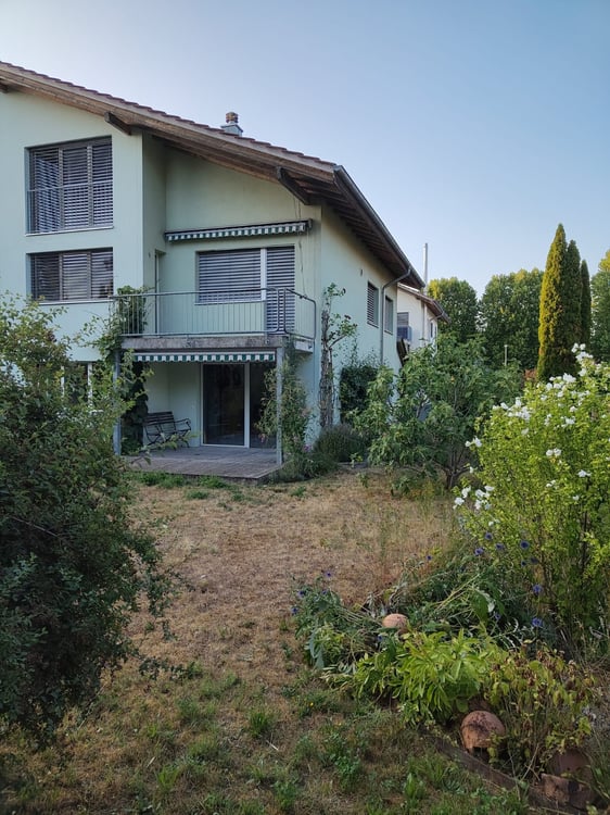 Geräumiges 7.5-Zimmer-Doppeleinfamilienhaus in Urtenen-Schönbühl