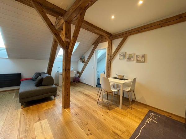 Aussergewöhnliche Dachwohnung im Zentrum von Kirchberg 1