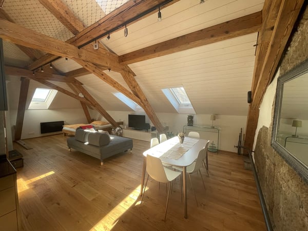 Tolle möblierte Dachwohnung mit Galerie in Kirchberg 1