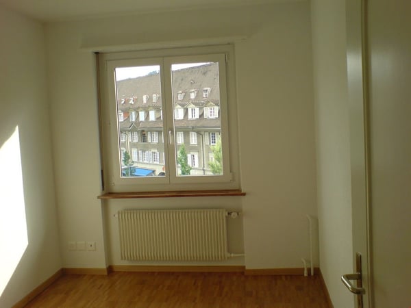 Zentrale 2-Zimmerwohnung mit grossem Balkon 10
