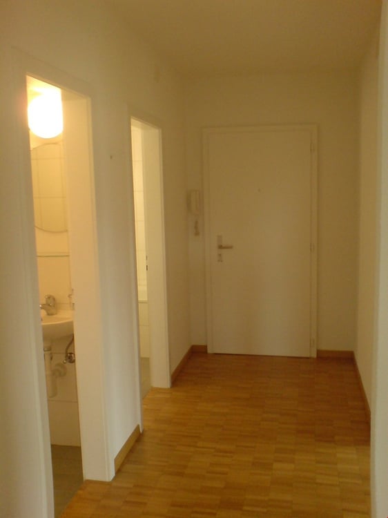 Zentrale 2-Zimmerwohnung mit grossem Balkon 2