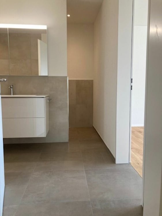 Helle,grosszügige 3.5 Zimmer-Eigentumswohnung mit Mietverhältnis 8