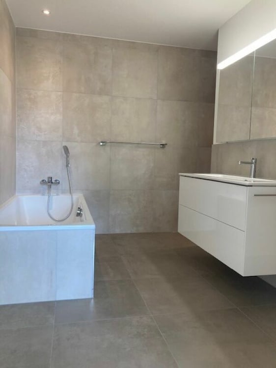 Helle,grosszügige 3.5 Zimmer-Eigentumswohnung mit Mietverhältnis 7